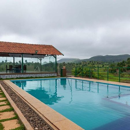 Stayvista'S Ficus Farms - Mountain-View Haven With Rustic Artsy Interiors, Outdoor Pool, Glasshouse, Home Theatre & Karaoke Delight Igatpuri Eksteriør bilde
