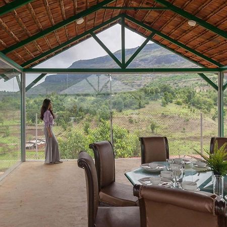 Stayvista'S Ficus Farms - Mountain-View Haven With Rustic Artsy Interiors, Outdoor Pool, Glasshouse, Home Theatre & Karaoke Delight Igatpuri Eksteriør bilde