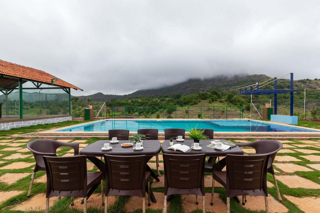 Stayvista'S Ficus Farms - Mountain-View Haven With Rustic Artsy Interiors, Outdoor Pool, Glasshouse, Home Theatre & Karaoke Delight Igatpuri Eksteriør bilde