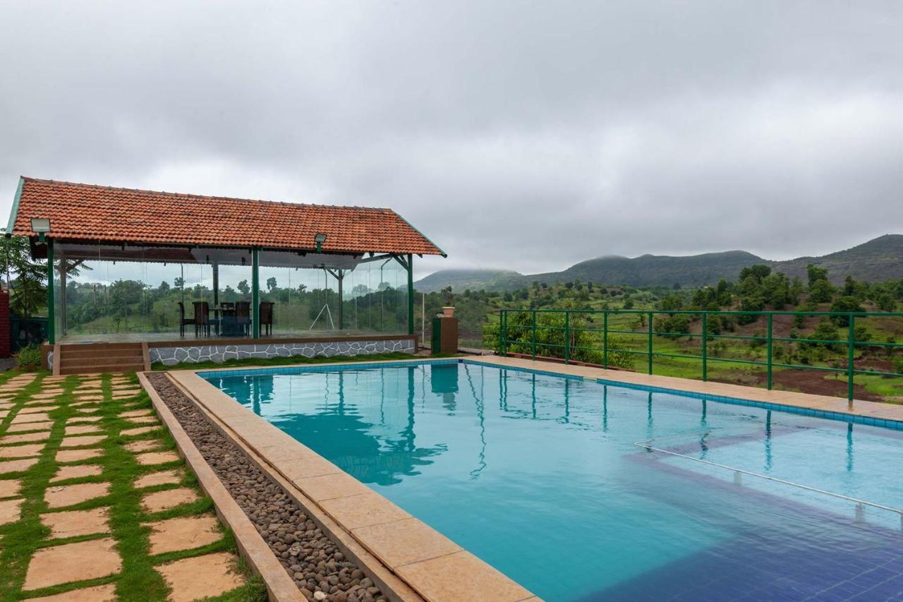 Stayvista'S Ficus Farms - Mountain-View Haven With Rustic Artsy Interiors, Outdoor Pool, Glasshouse, Home Theatre & Karaoke Delight Igatpuri Eksteriør bilde