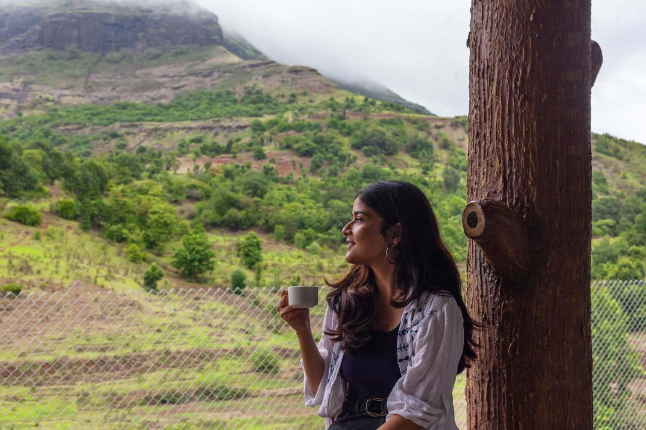 Stayvista'S Ficus Farms - Mountain-View Haven With Rustic Artsy Interiors, Outdoor Pool, Glasshouse, Home Theatre & Karaoke Delight Igatpuri Eksteriør bilde