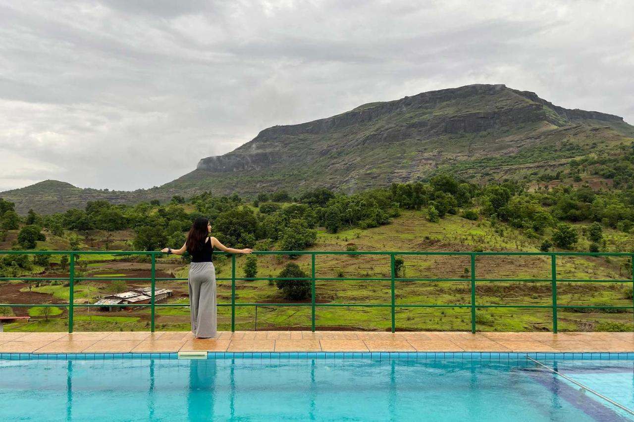 Stayvista'S Ficus Farms - Mountain-View Haven With Rustic Artsy Interiors, Outdoor Pool, Glasshouse, Home Theatre & Karaoke Delight Igatpuri Eksteriør bilde