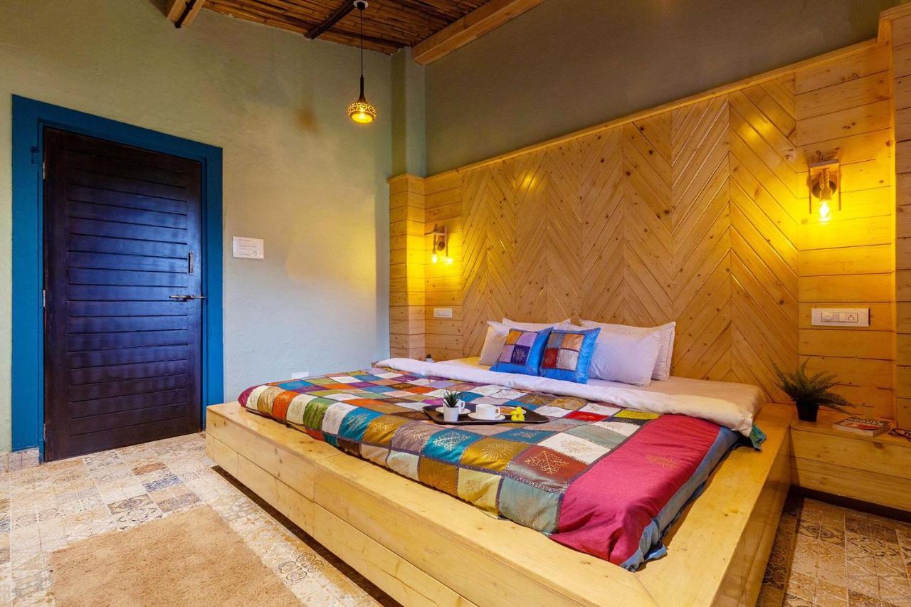 Stayvista'S Ficus Farms - Mountain-View Haven With Rustic Artsy Interiors, Outdoor Pool, Glasshouse, Home Theatre & Karaoke Delight Igatpuri Eksteriør bilde