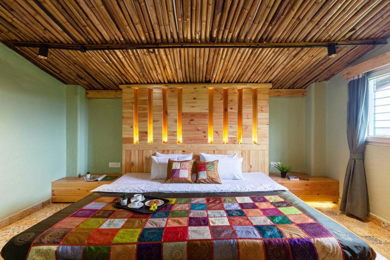 Stayvista'S Ficus Farms - Mountain-View Haven With Rustic Artsy Interiors, Outdoor Pool, Glasshouse, Home Theatre & Karaoke Delight Igatpuri Eksteriør bilde