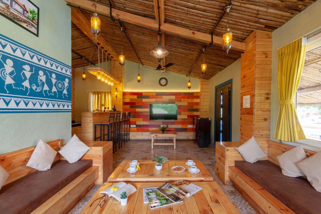 Stayvista'S Ficus Farms - Mountain-View Haven With Rustic Artsy Interiors, Outdoor Pool, Glasshouse, Home Theatre & Karaoke Delight Igatpuri Eksteriør bilde