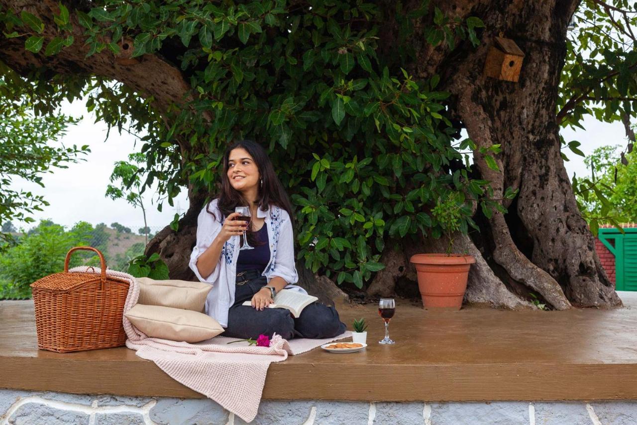Stayvista'S Ficus Farms - Mountain-View Haven With Rustic Artsy Interiors, Outdoor Pool, Glasshouse, Home Theatre & Karaoke Delight Igatpuri Eksteriør bilde