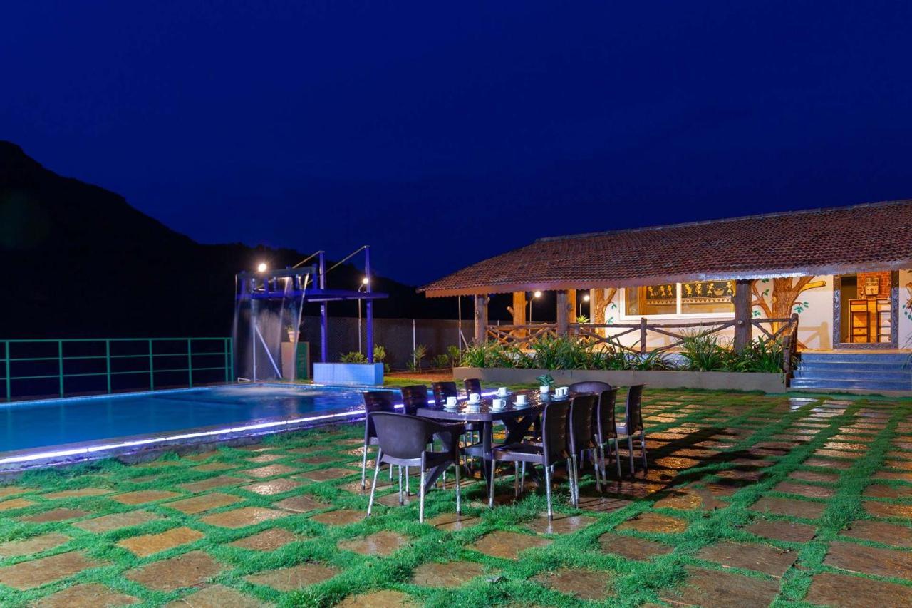 Stayvista'S Ficus Farms - Mountain-View Haven With Rustic Artsy Interiors, Outdoor Pool, Glasshouse, Home Theatre & Karaoke Delight Igatpuri Eksteriør bilde